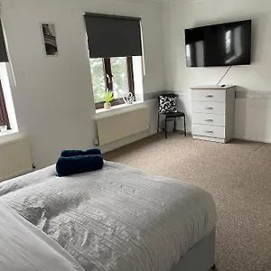 https://lovely-4-bedroom-2-bathroom-home.cambridgehotelsuk.com